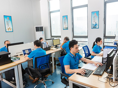 尼羅河風(fēng)采-認(rèn)真辦公中